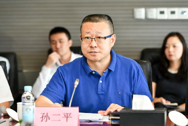 中秋假期期间，区委副书记、区政府党组书记陈华文前来南虹桥开展调研！