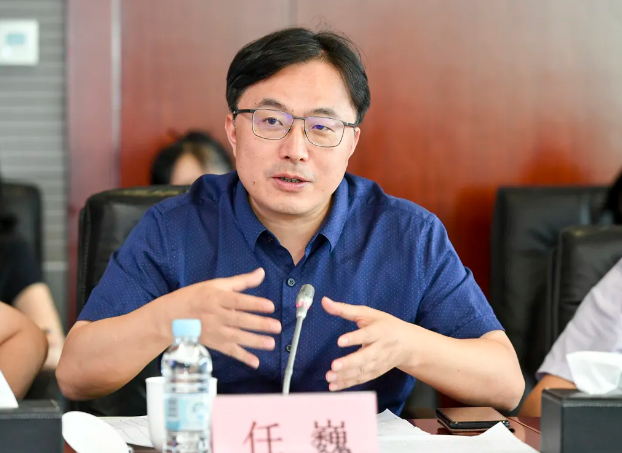 中秋假期期间，区委副书记、区政府党组书记陈华文前来南虹桥开展调研！