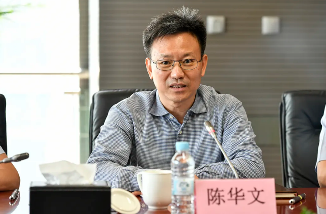 中秋假期期间，区委副书记、区政府党组书记陈华文前来南虹桥开展调研！