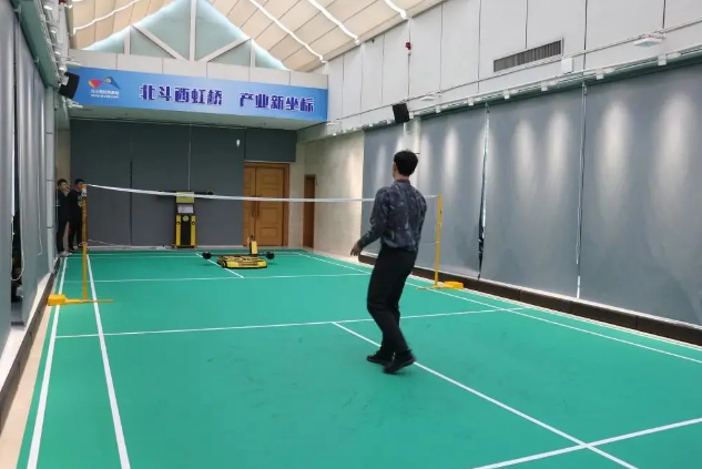 浦东新区副区长吴强率队走访北斗西虹桥基地